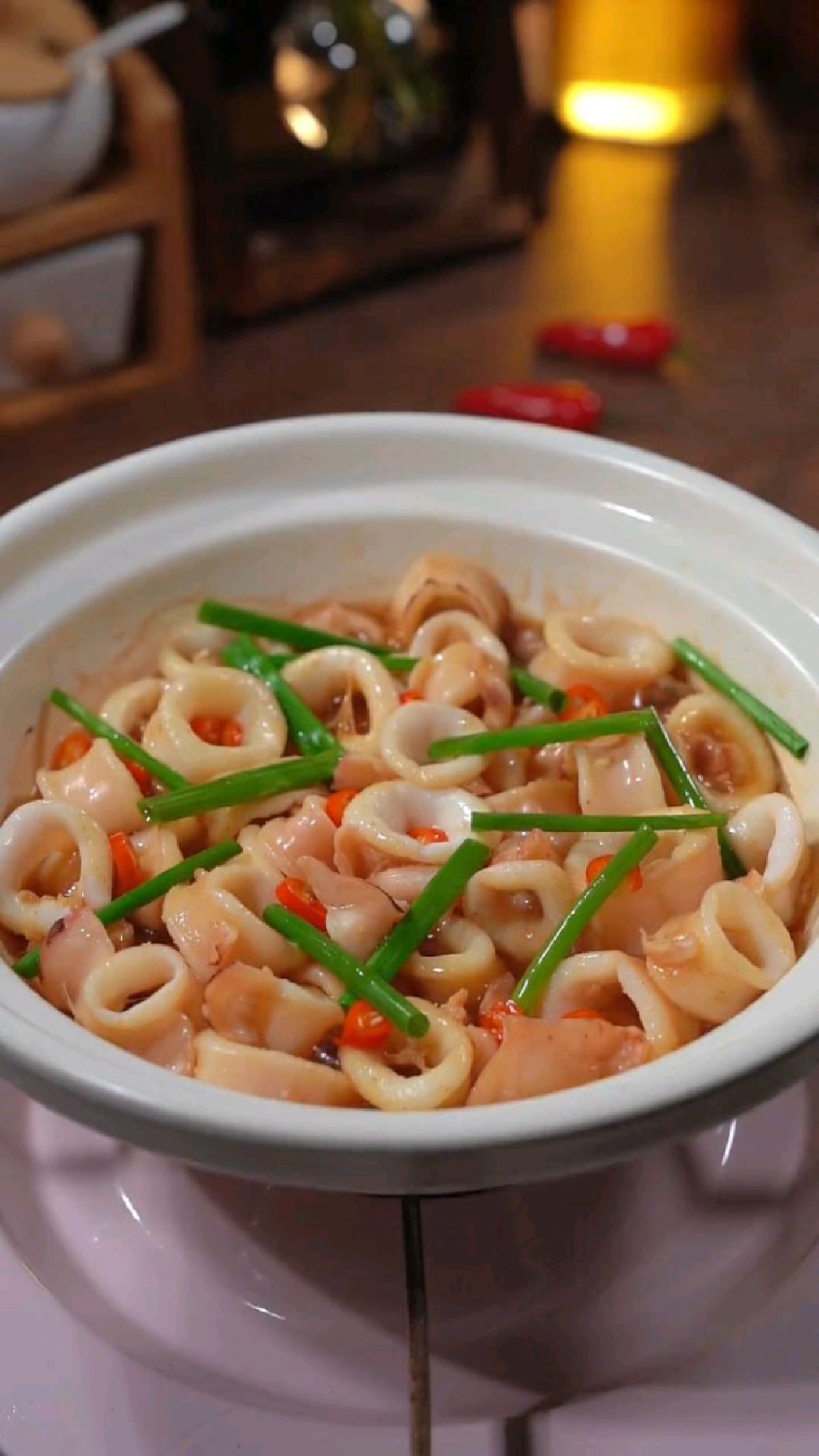 用砂锅焗的鱿鱼脆嫩鲜香,特别入味一定要试试#鱿鱼#砂锅