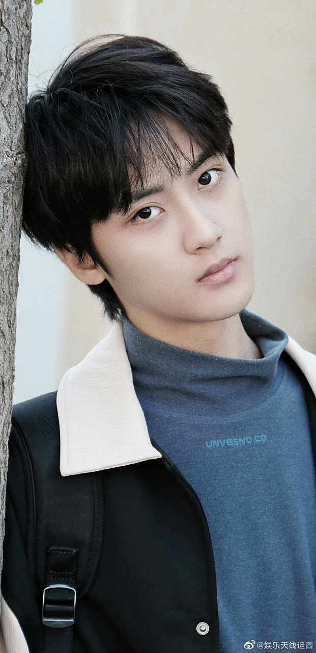 边程很帅呀,是不是现偶可以安排上了?