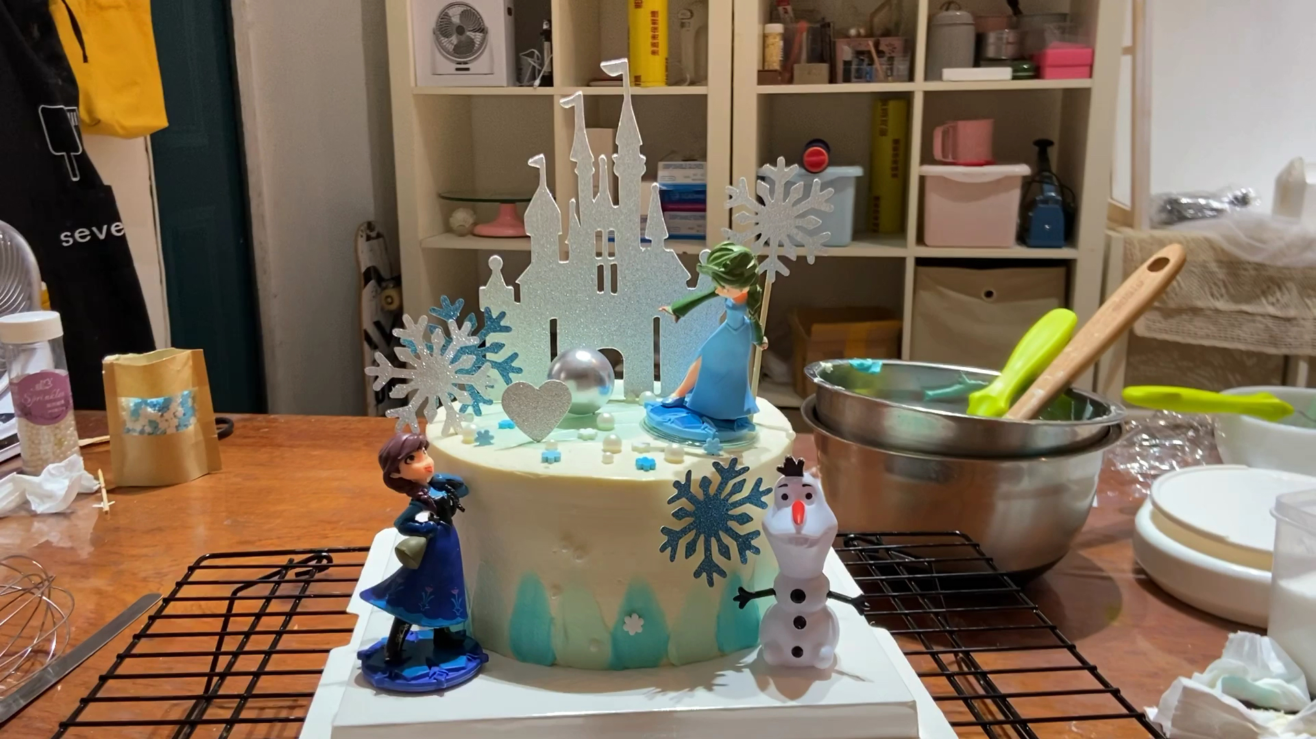 三岁小女孩点名要冰雪奇缘公主蛋糕,大家觉得小凡做的好看吗?