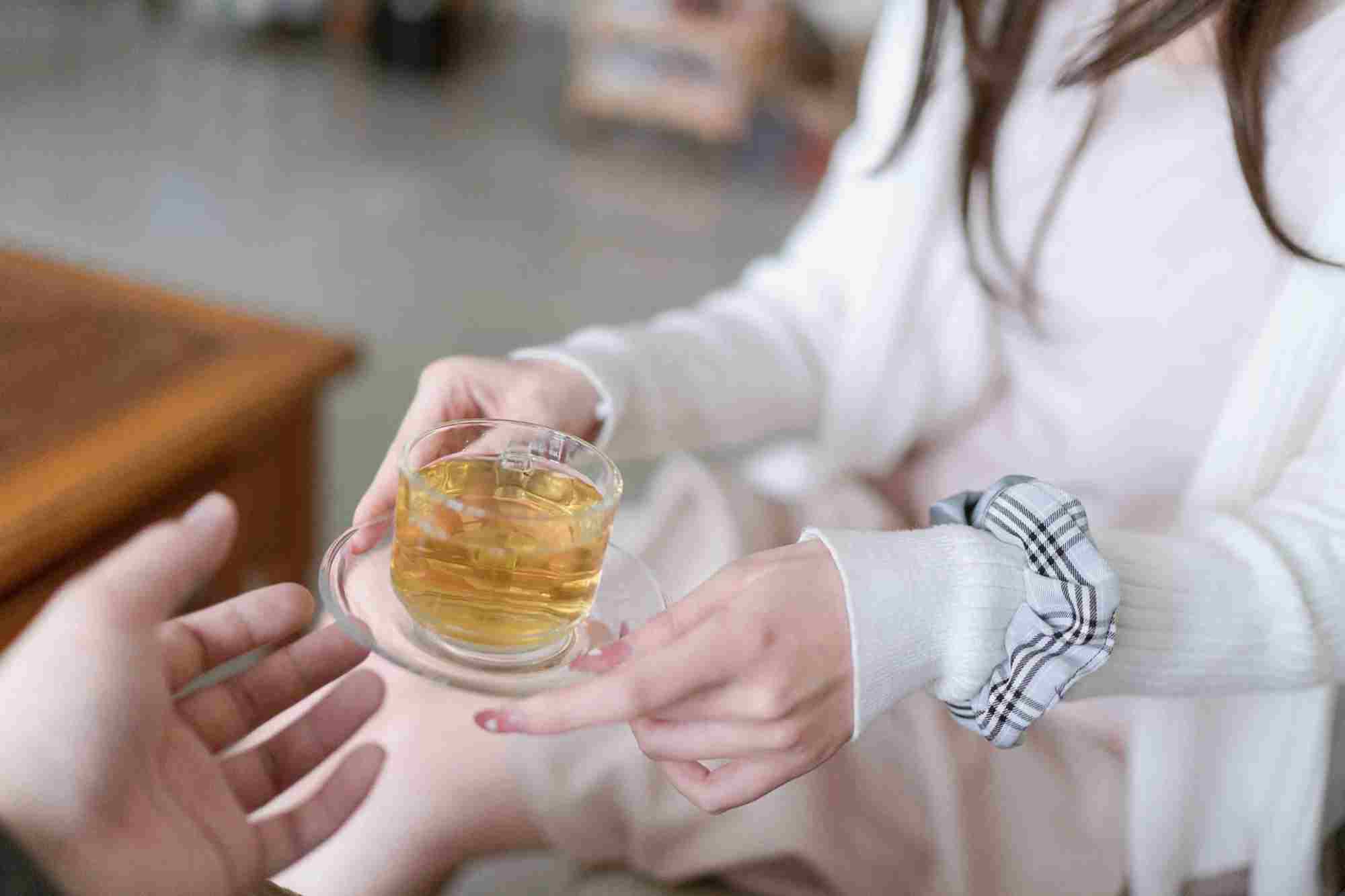 眼酱大魔王w图片集合打包！工作之后的红茶显得十分香甜！