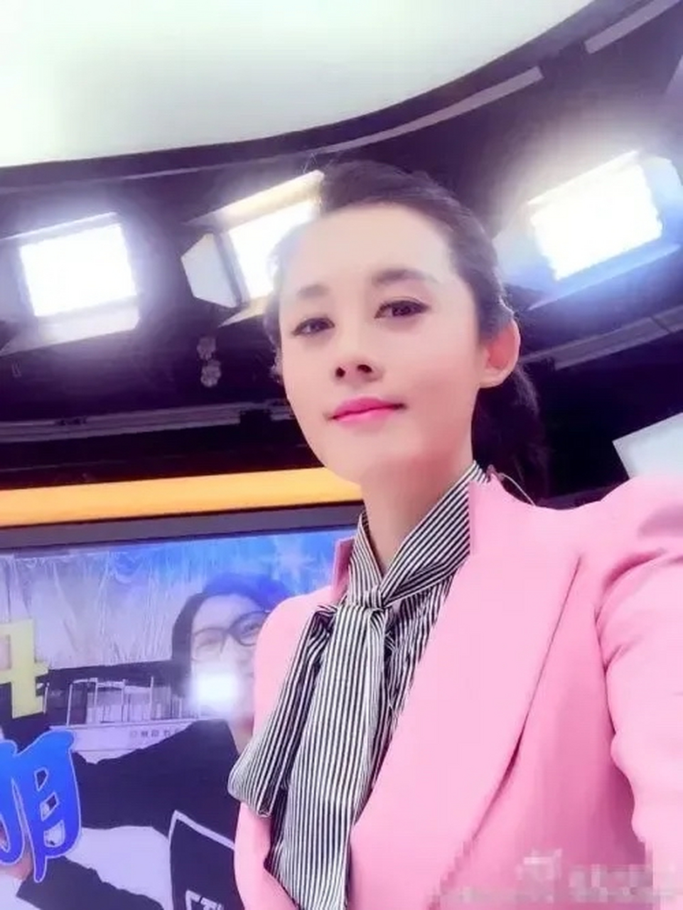 央视体育新生代主持人李蕊,身高170cm,1984年7月17日生于山东青岛