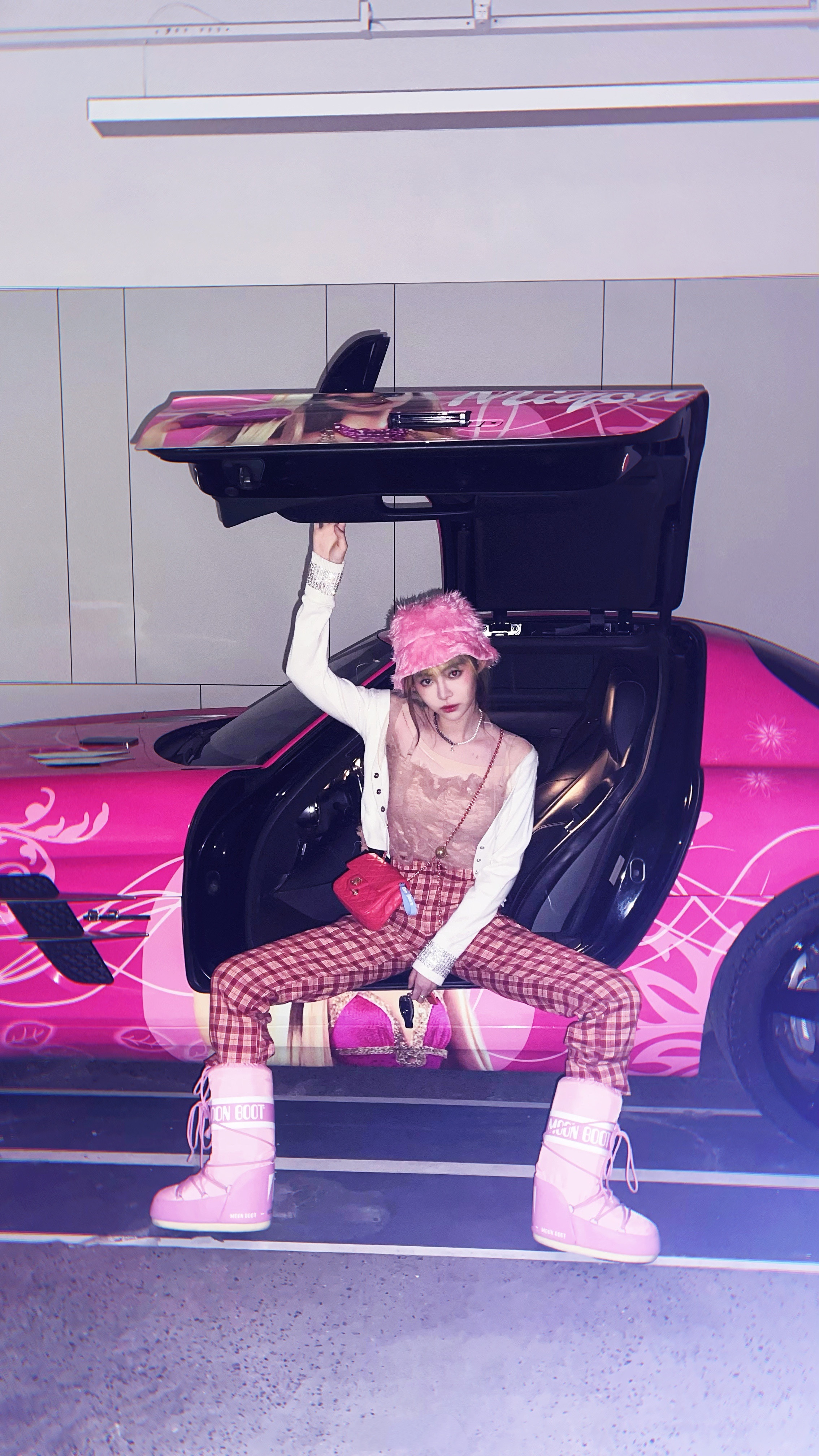 痞幼小姐姐驾驶的奔驰sls—amg