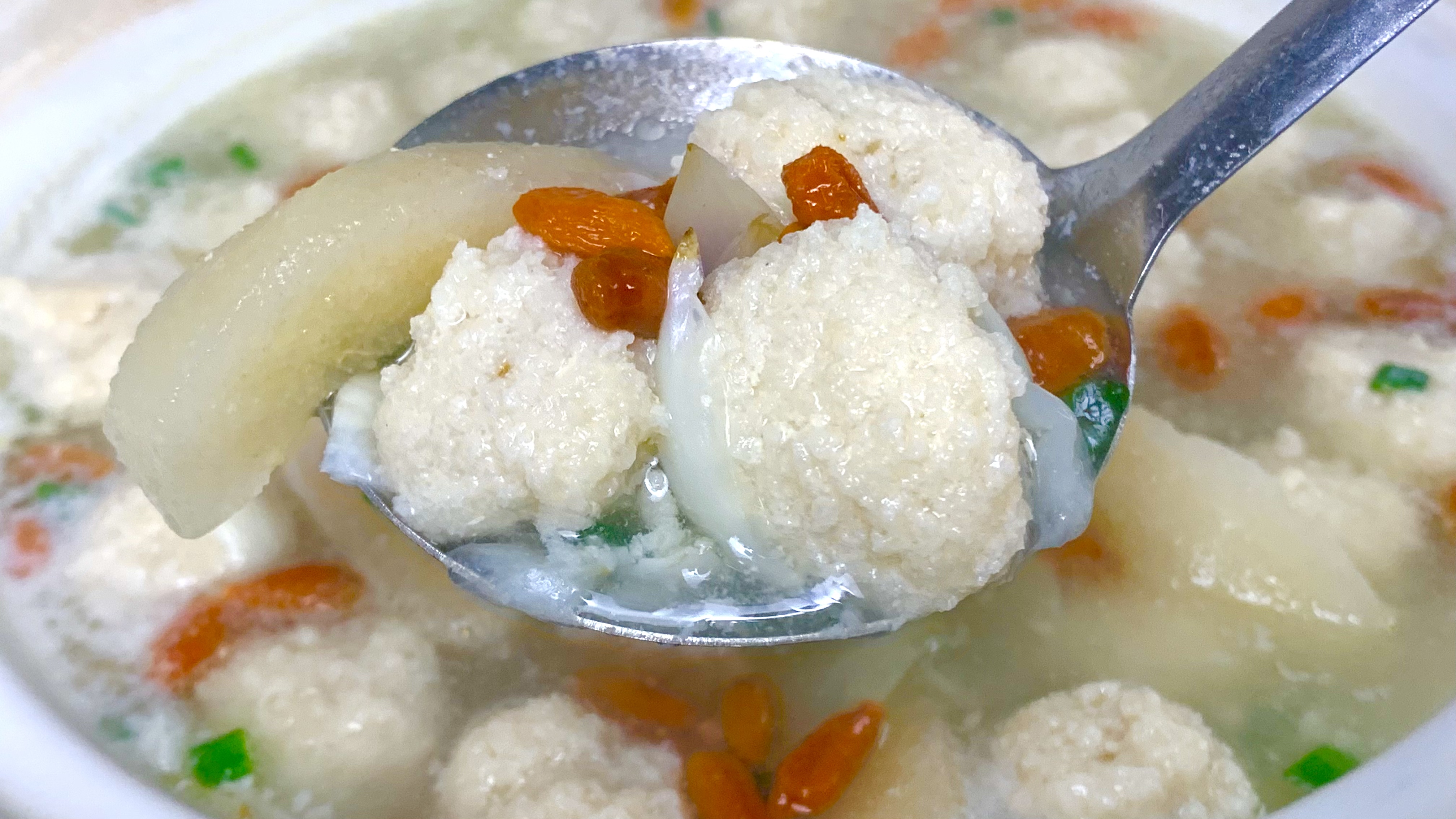 饭店28的雪梨肉丸汤，在家做不到10元钱，技巧全教你，记得收藏