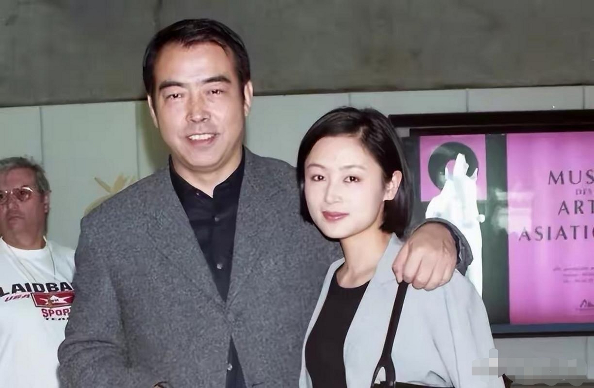1996年,时年44岁的陈凯歌和28岁陈红在美国登记结婚,一个风流倜傥,一