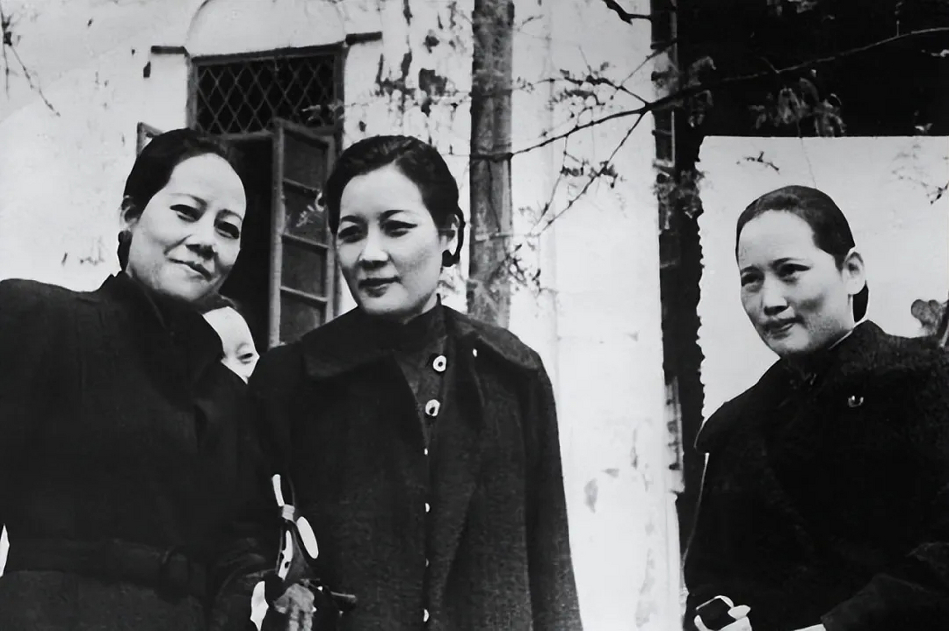 可当朋友向他询问"该不该送女儿出去留学"时,宋嘉树却愣住了.