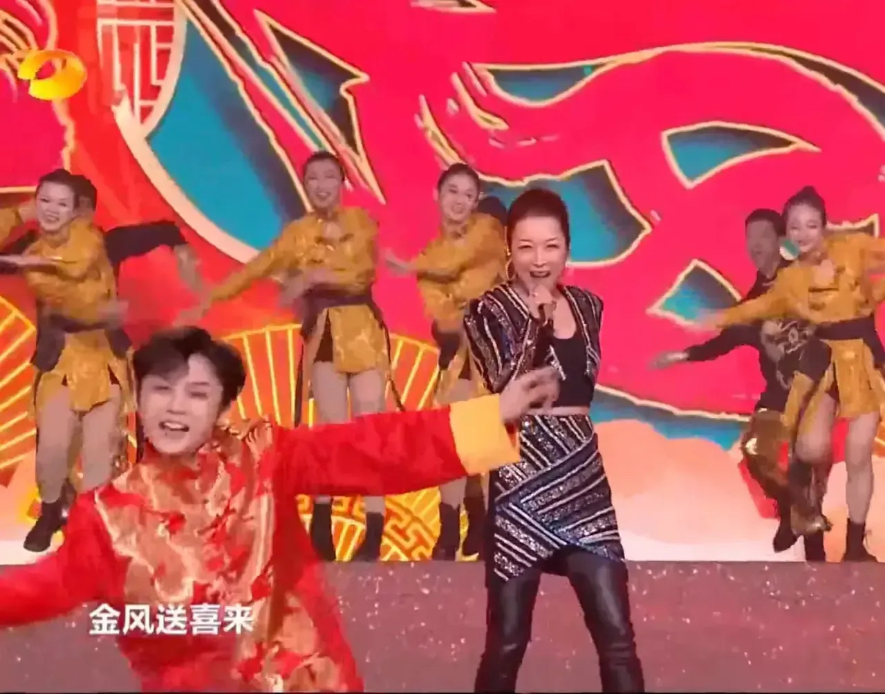 湖南卫视春晚,孙悦演唱金曲串烧,孙海洋一家惊喜现身