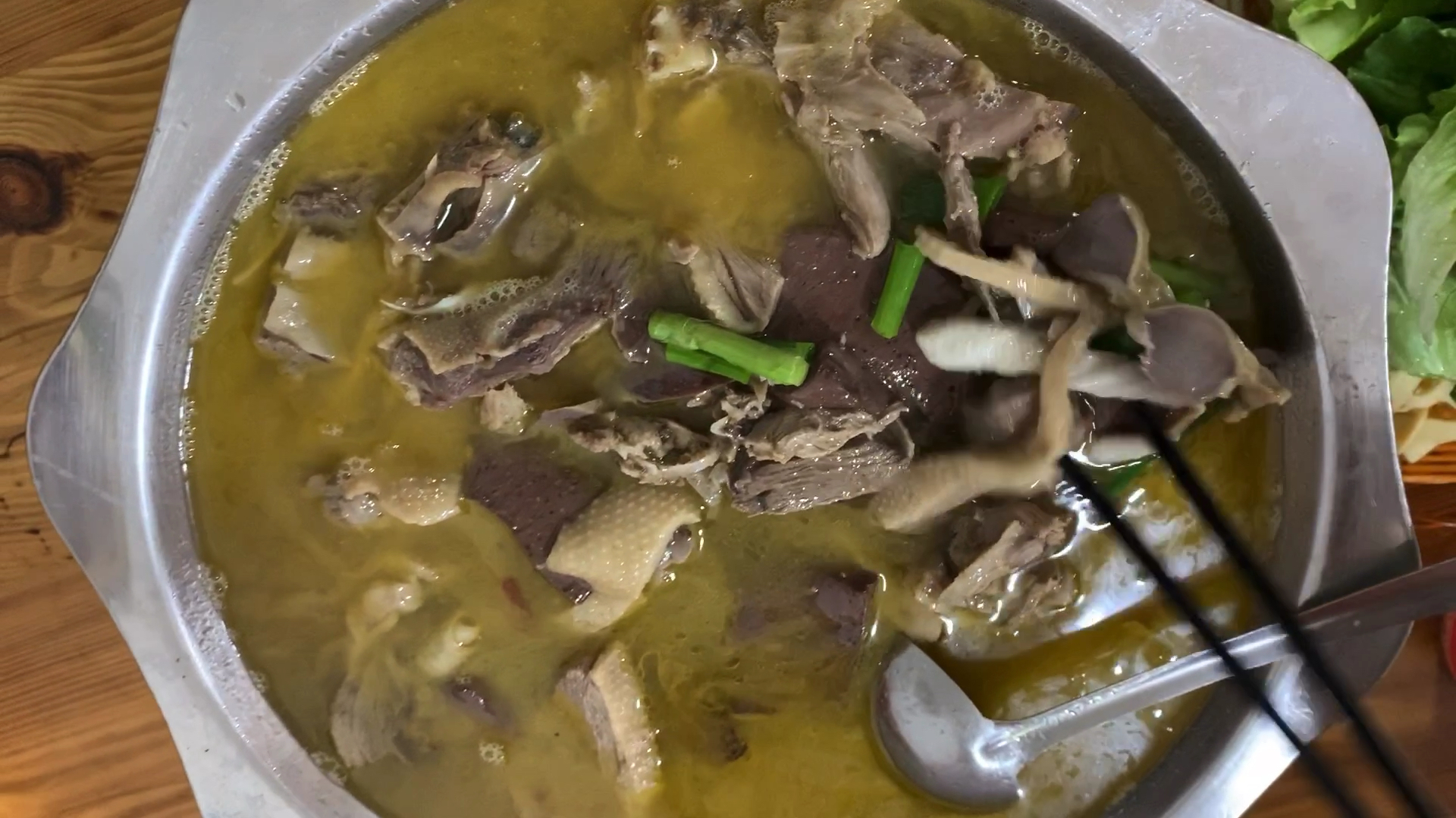 信阳大街小巷流行的一道美食,固始鹅块!汤色鲜美,肉质鲜嫩