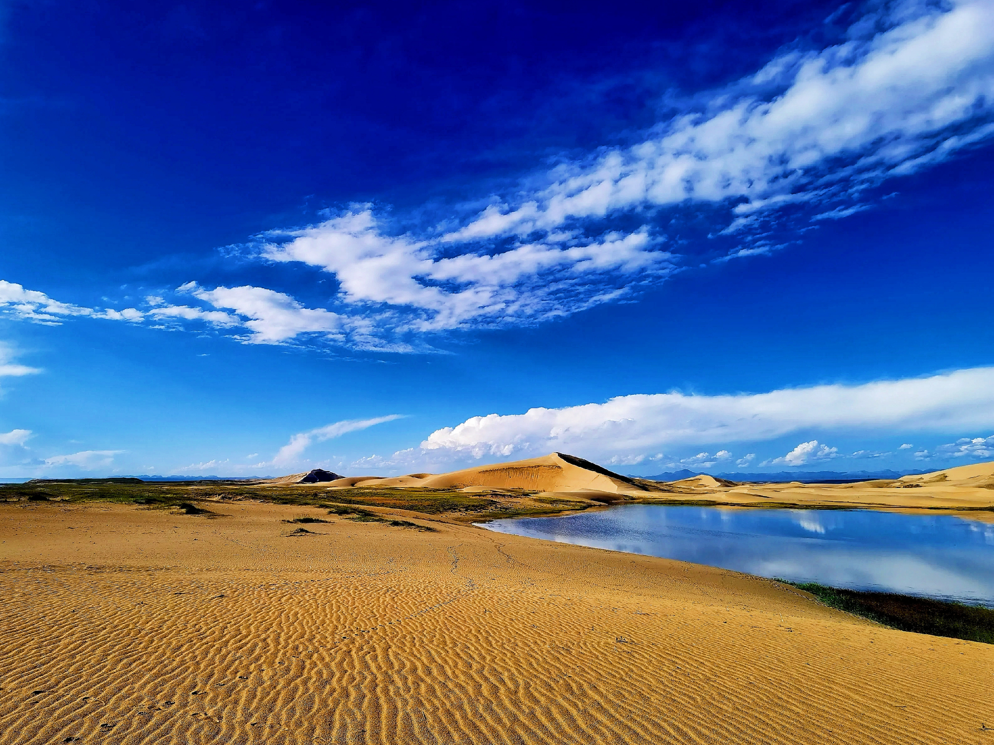 中华美景集锦:中国最大的内陆湖位于青海,名为青海湖
