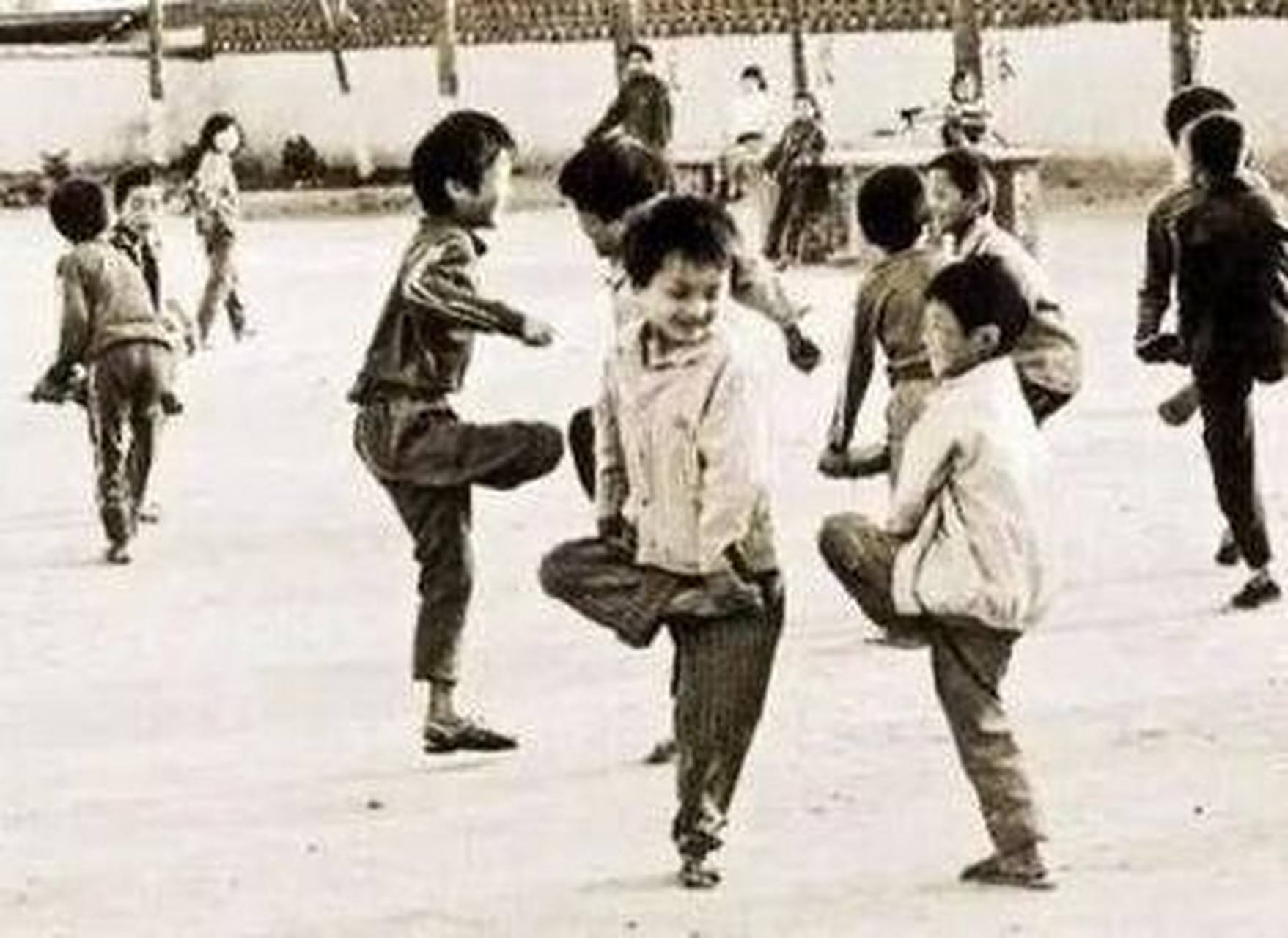 老照片   70,80,90后的童年游戏,儿时的美好回忆,有没有你童年的影子