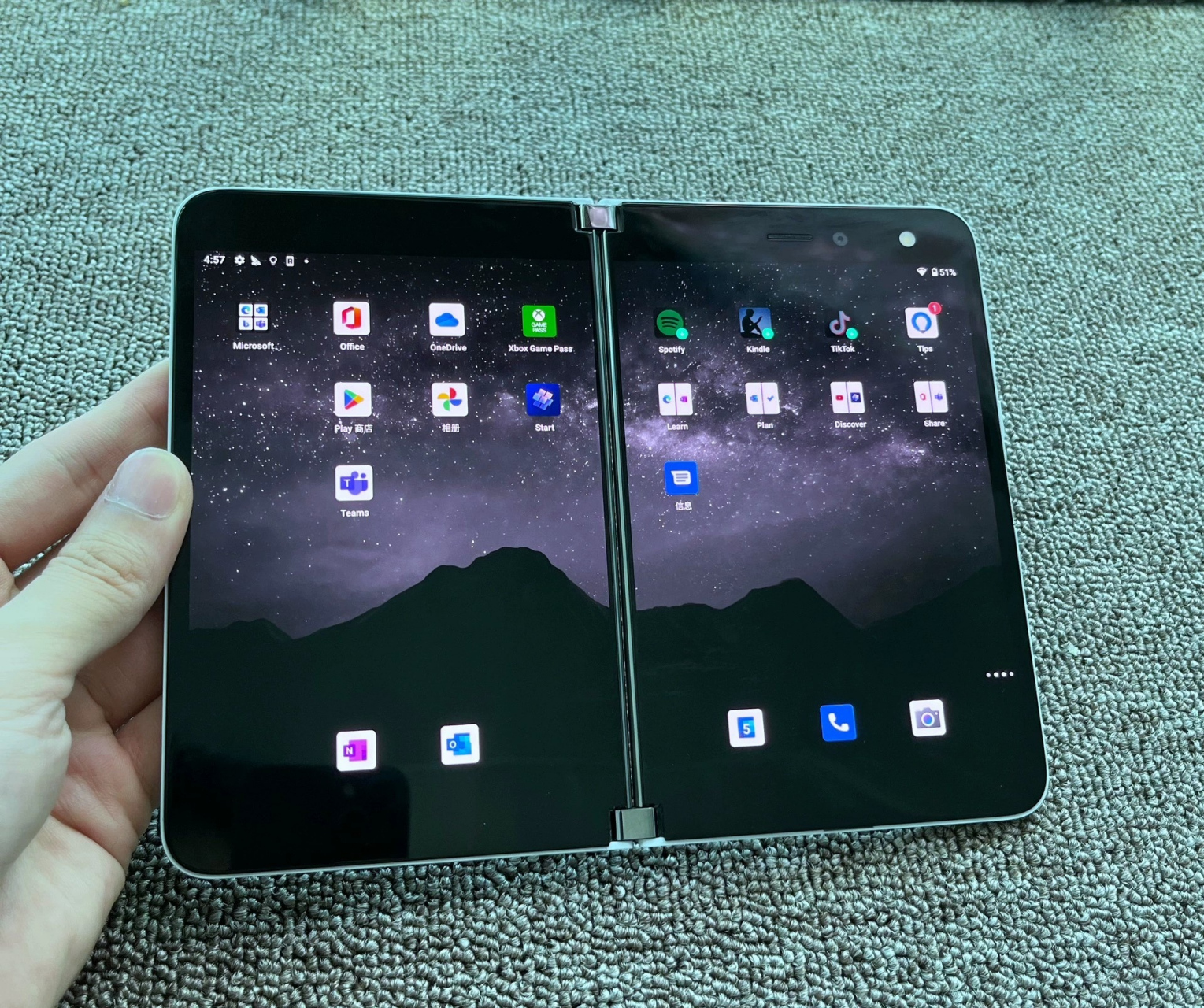 微软surface duo折叠屏手机 罕见品surface duo 第一代微软折叠屏手机
