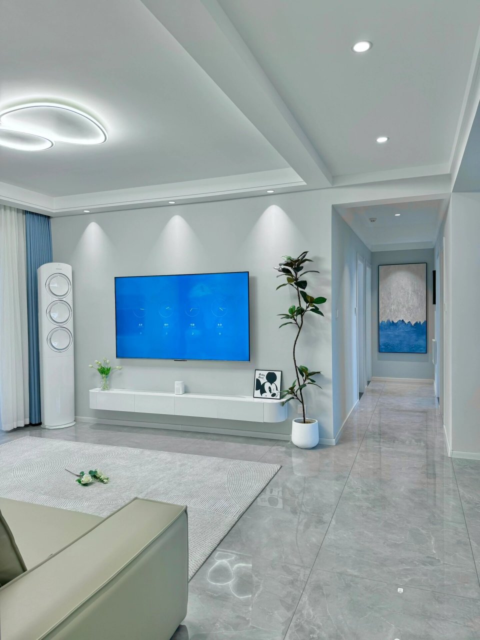 80的地砖通铺,硬装简单装修,软装上尽量颜色一致会显的更大气.