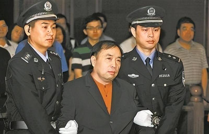 他曾是福建省委副书记,却沦为赖昌星的保护伞,57岁被判刑13年