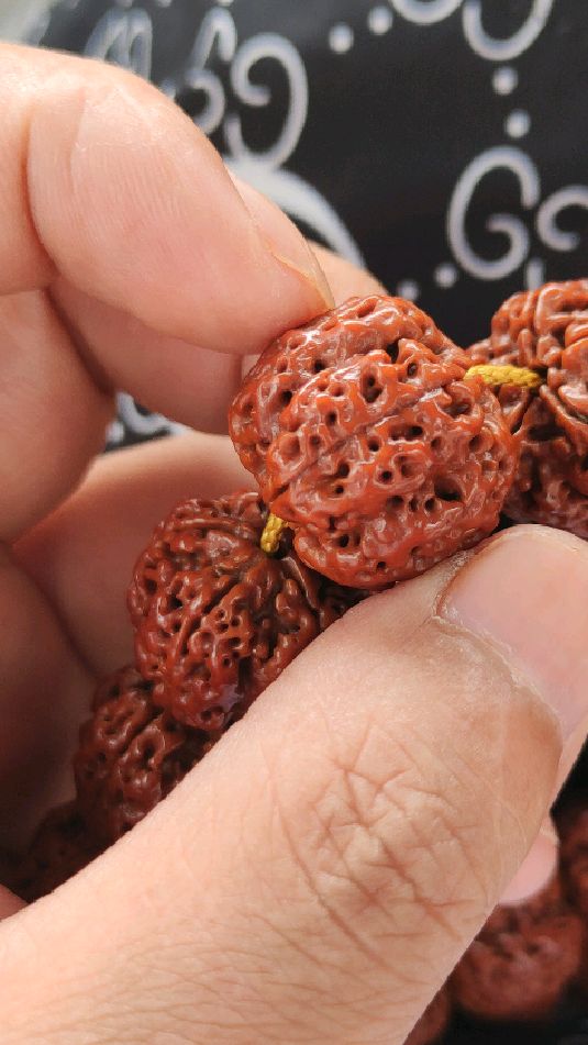 金刚菩提有小裂纹不用过于担心包浆后会愈合