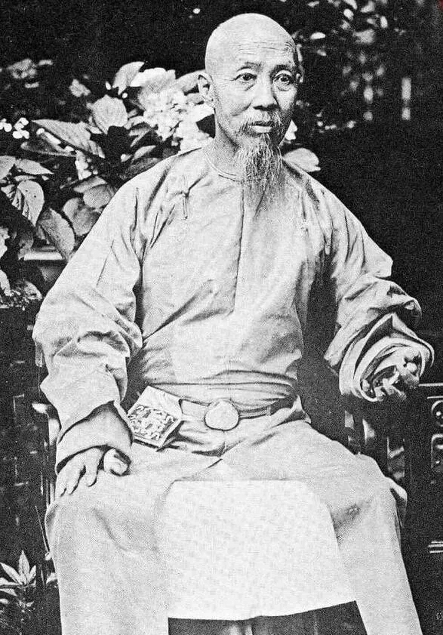 清朝两广总督叶赫那拉·瑞麟,满洲正蓝旗人.他历任太常寺少卿,内阁学