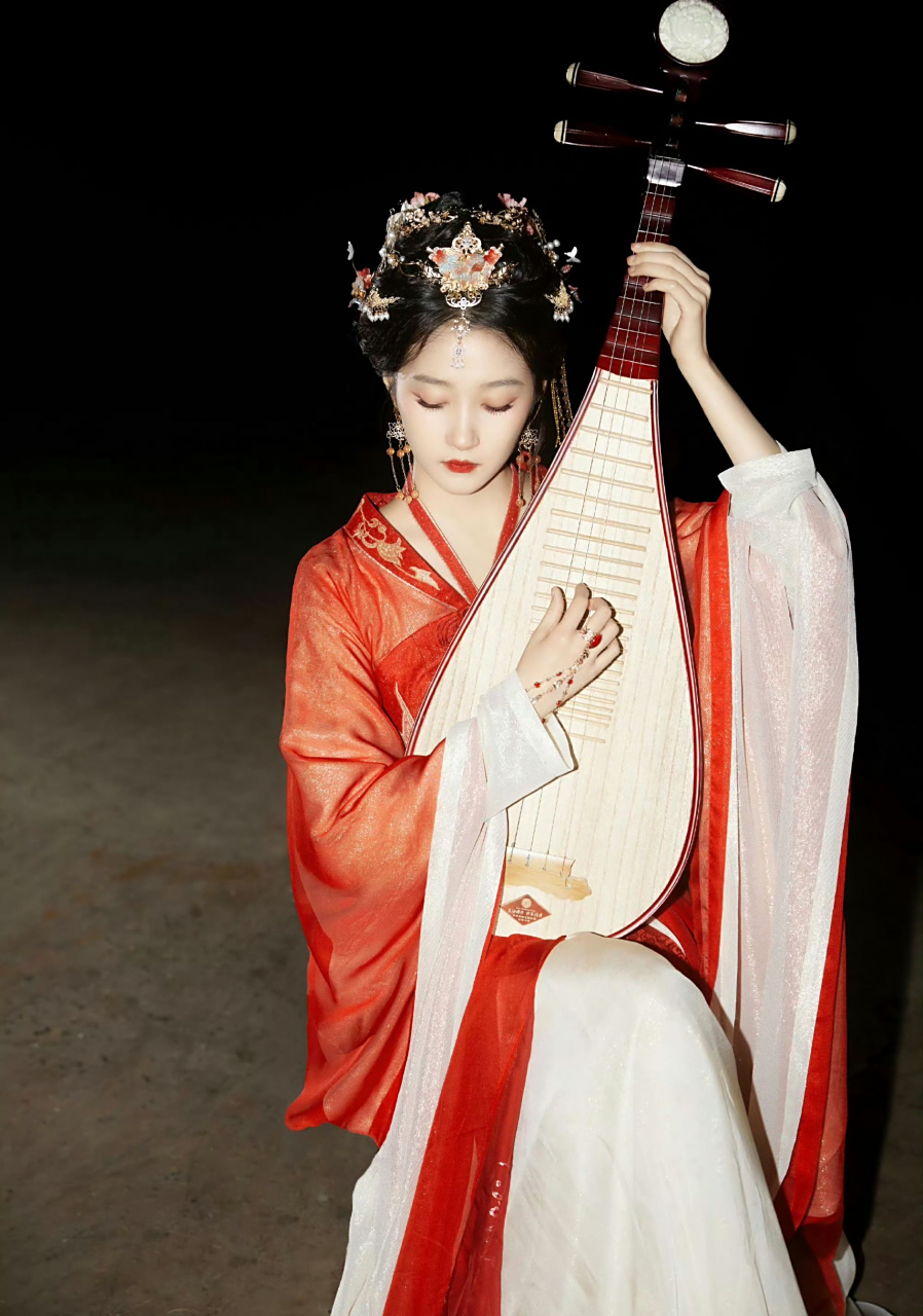 关晓彤红衣琵琶女妆造