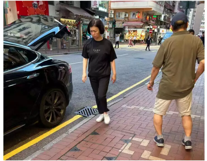 前tvb花旦冯晓文现状惊艳!素颜取外卖接地气 皮肤状态赞