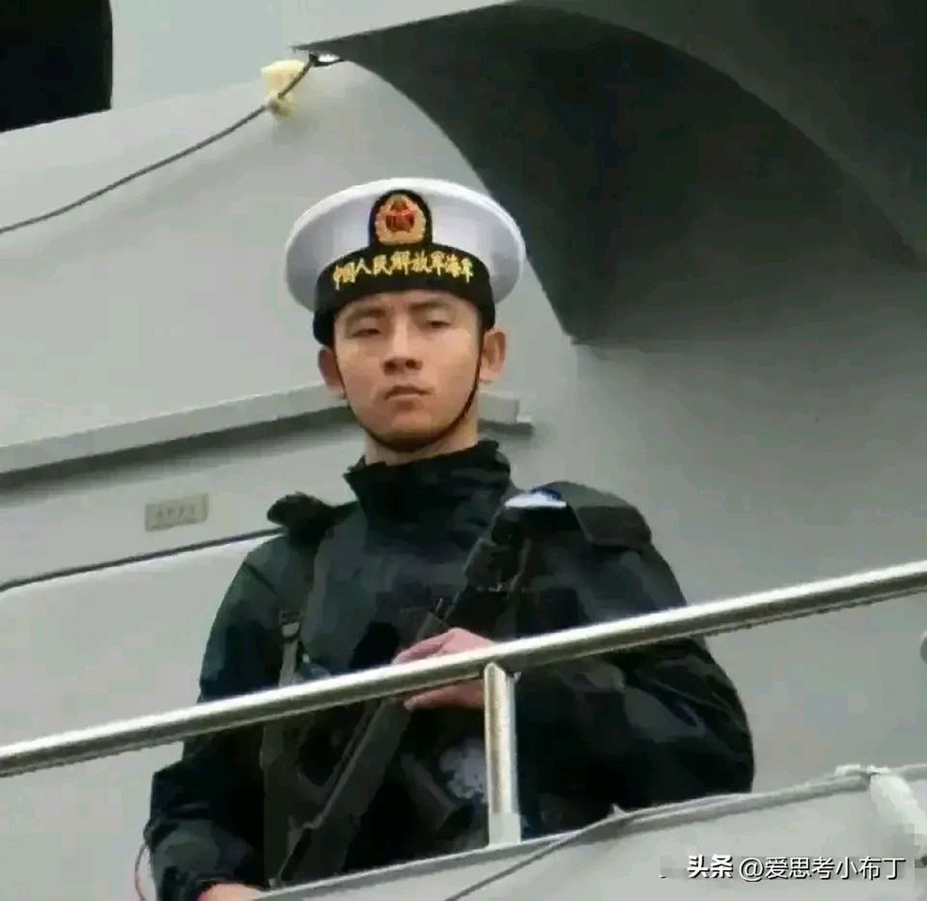 这是2019年,岛国遭遇14级超级台风"海贝思",太原舰访问岛国时,岛国