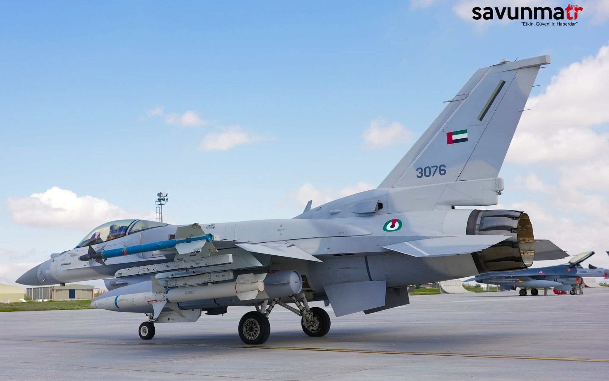 战机欣赏:阿联酋空军 f-16e/f战斗机