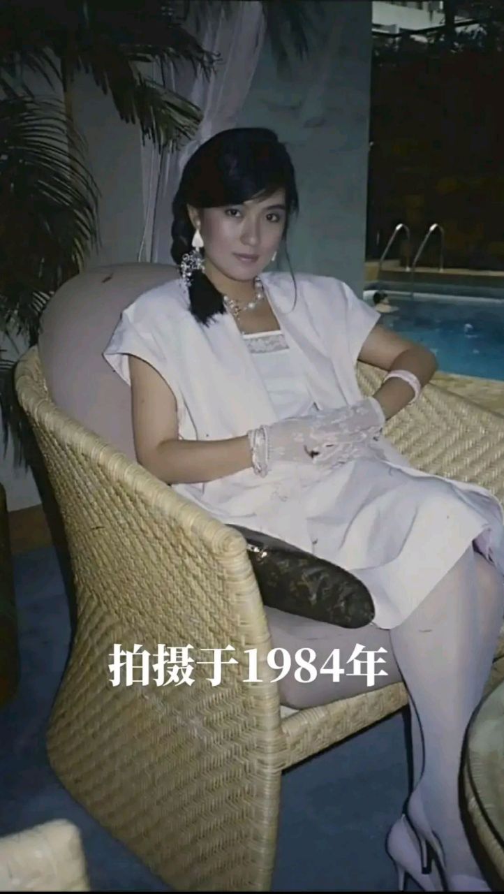 1984年,83版《射雕英雄传》华筝扮演者黄造时近照,其实也挺漂亮的.