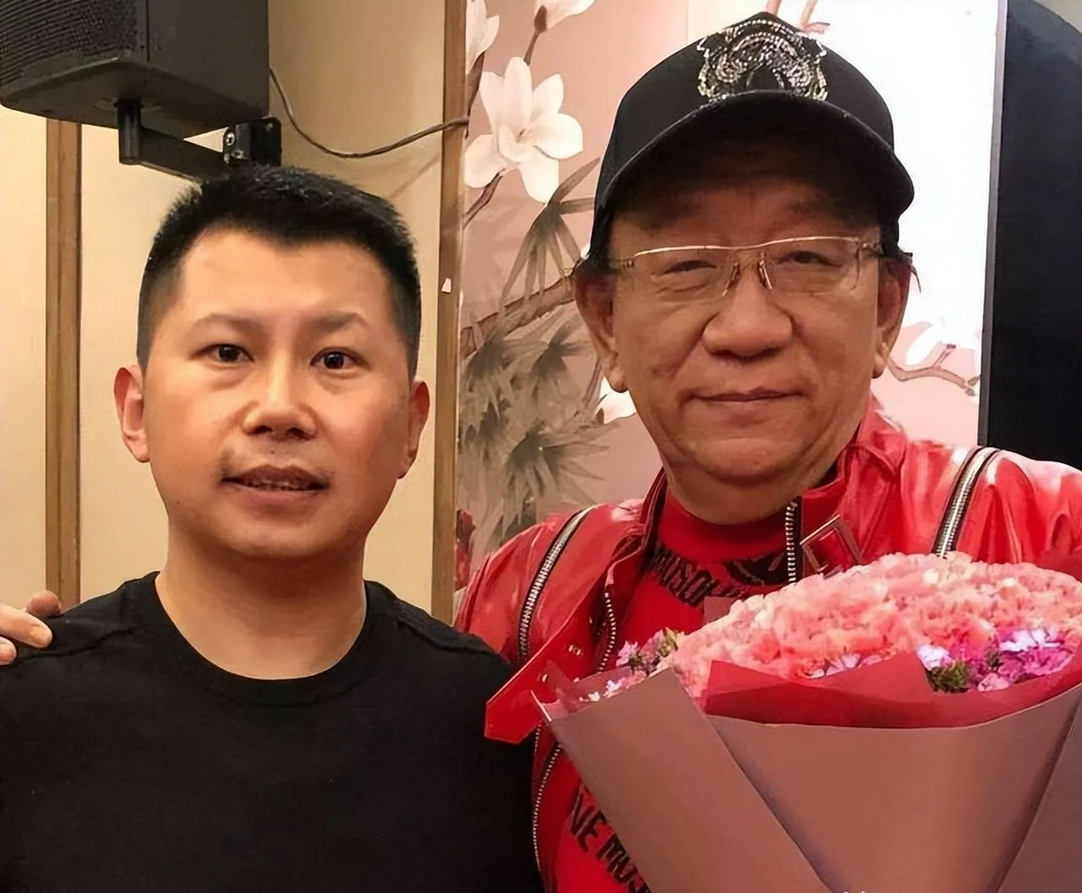 他妻子找到了郭德纲,郭德纲对何云伟说:"你已经结婚了,外面那个再好