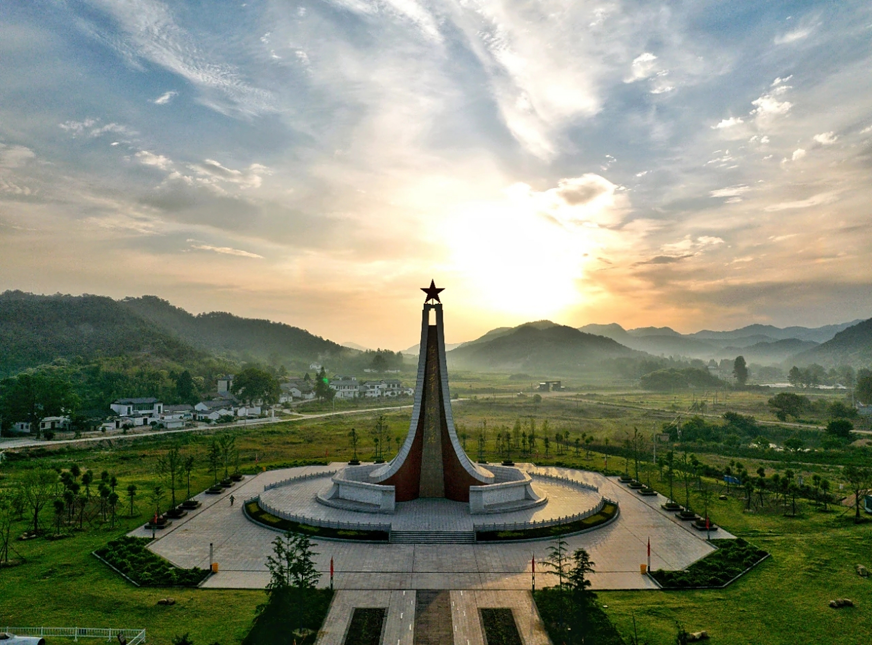 8月创作激励计划# 信阳市罗山县铁铺镇何家冲,三面环山,一面绕水