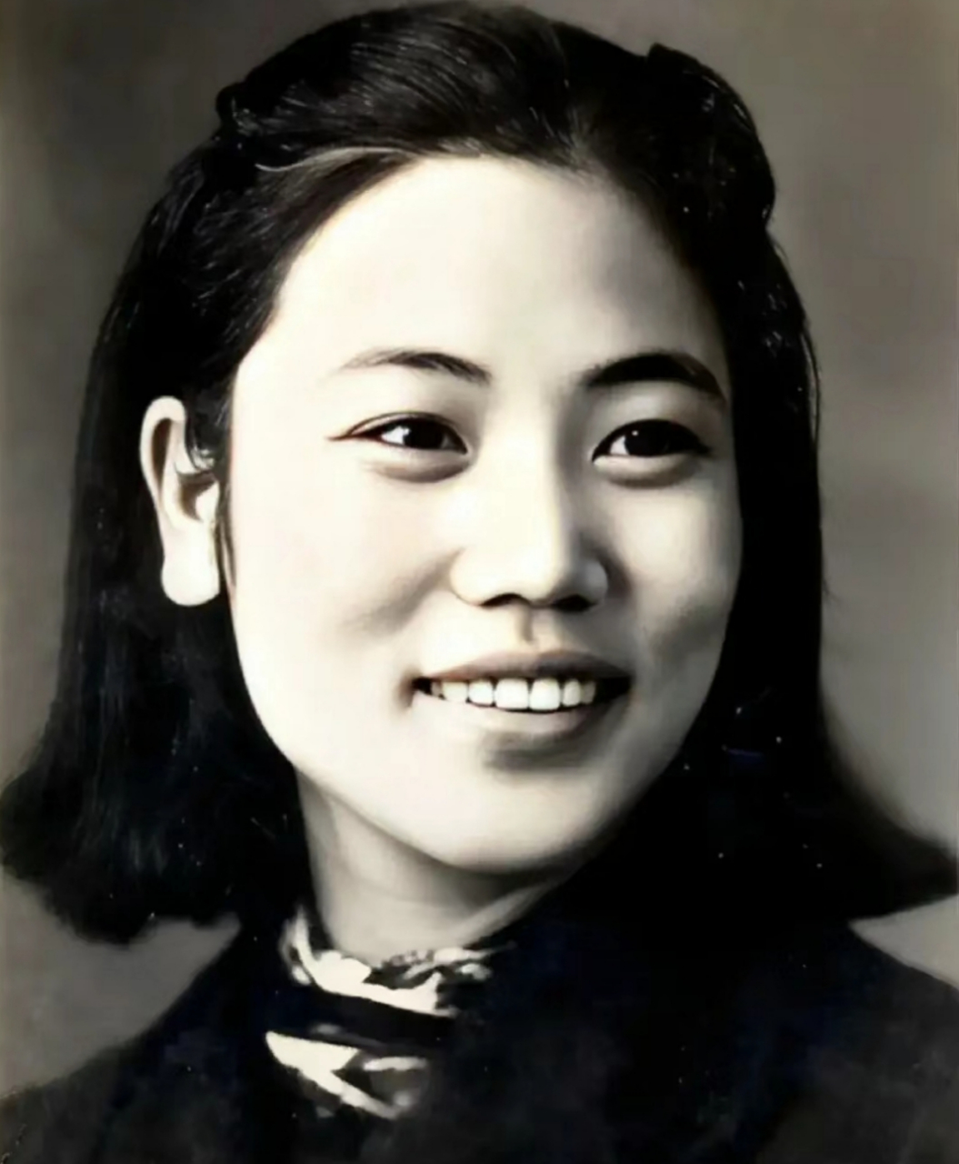 一代名角常香玉,在抗美援朝期间,她巡回演出180场,共筹集资金15亿旧币