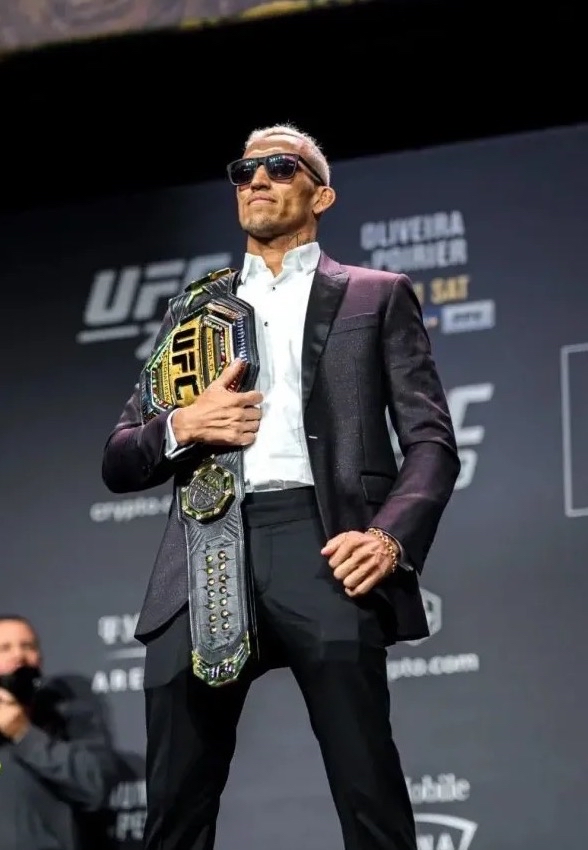 巴西贫民窟的世界冠军——查尔斯·奥利维拉