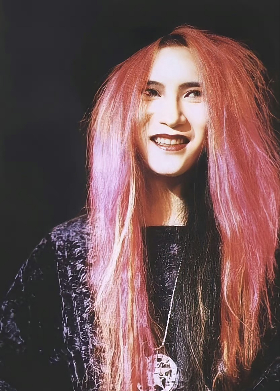 x-japan的yoshiki和hide[鲜花]