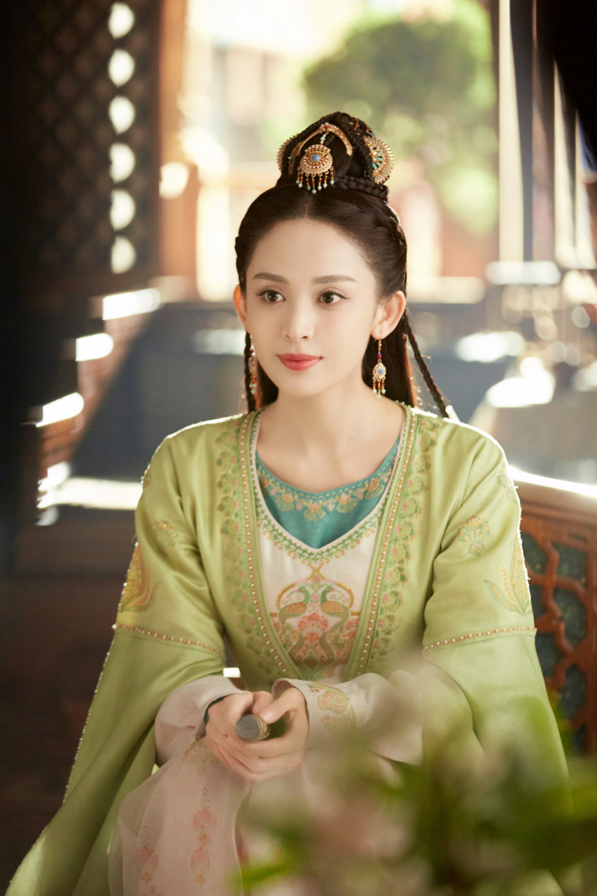 是古力娜扎和许魏洲的二搭啊,以前在湖南卫视看过他们演的一个古装剧