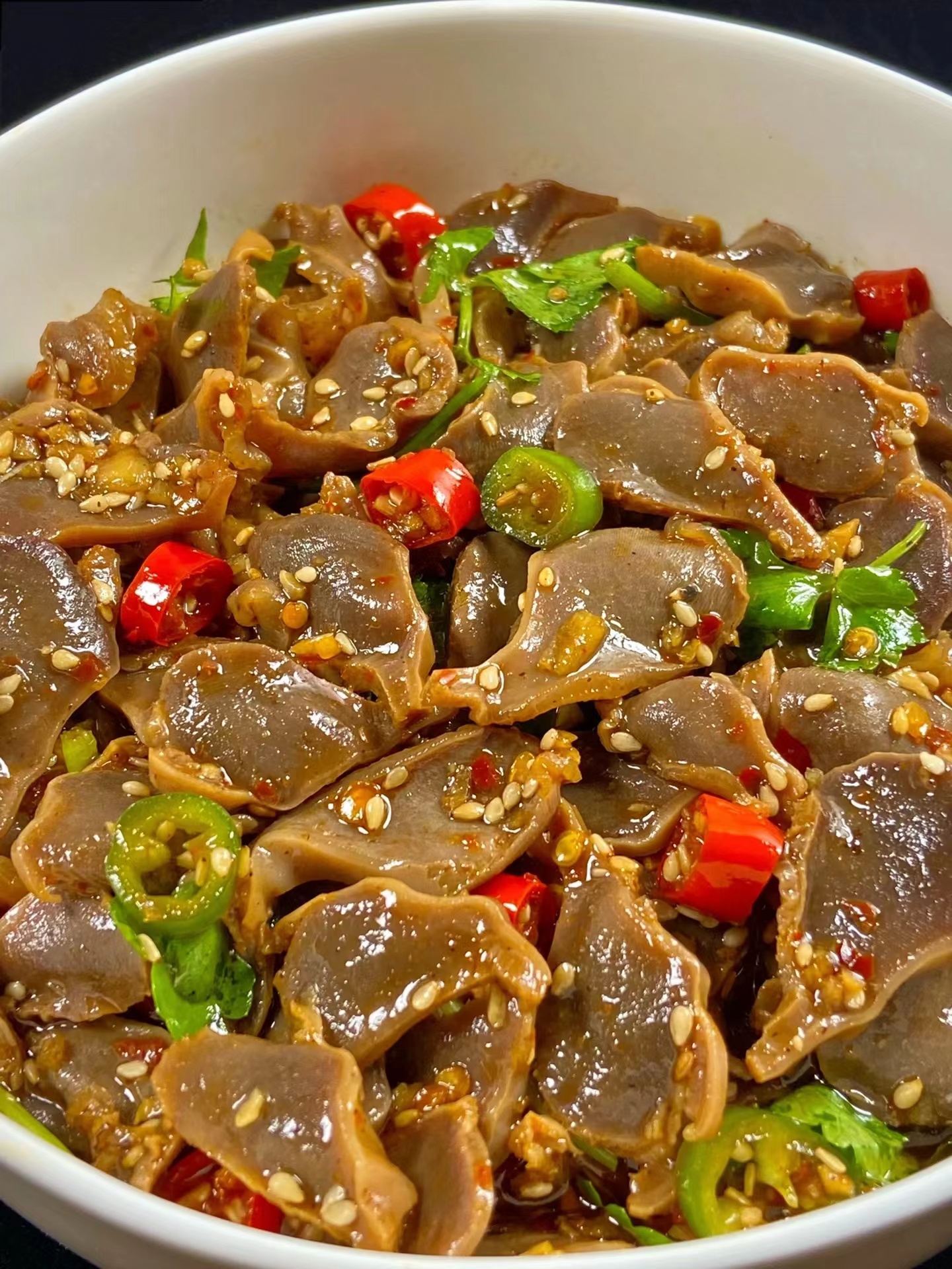 香菜拌鸭胗的家常做法,香脆爽口,酸辣开胃,越吃越香!