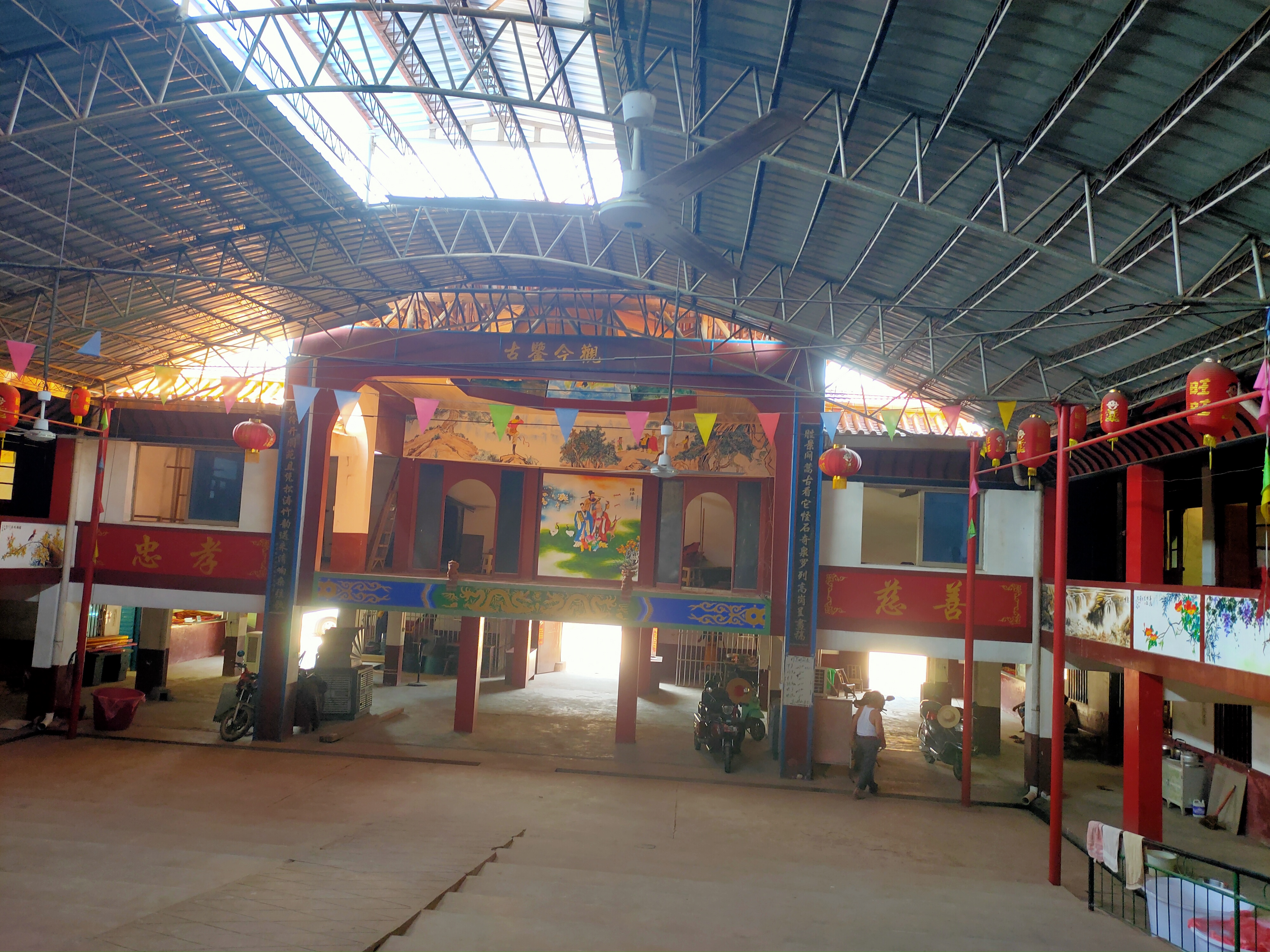 《七绝·浏阳吴王庙》蒿山岭上有圣堂,九域衣冠谒吴王