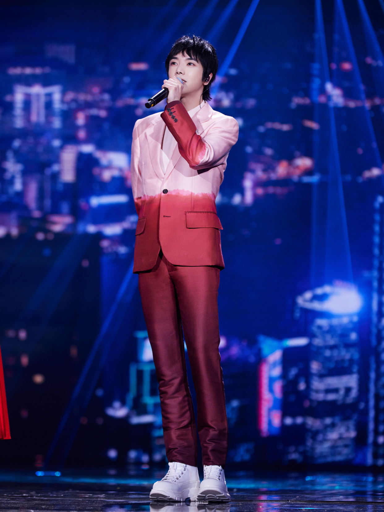 湾区升明月,实力歌手华晨宇大湾区中秋晚会献唱两首经典歌曲