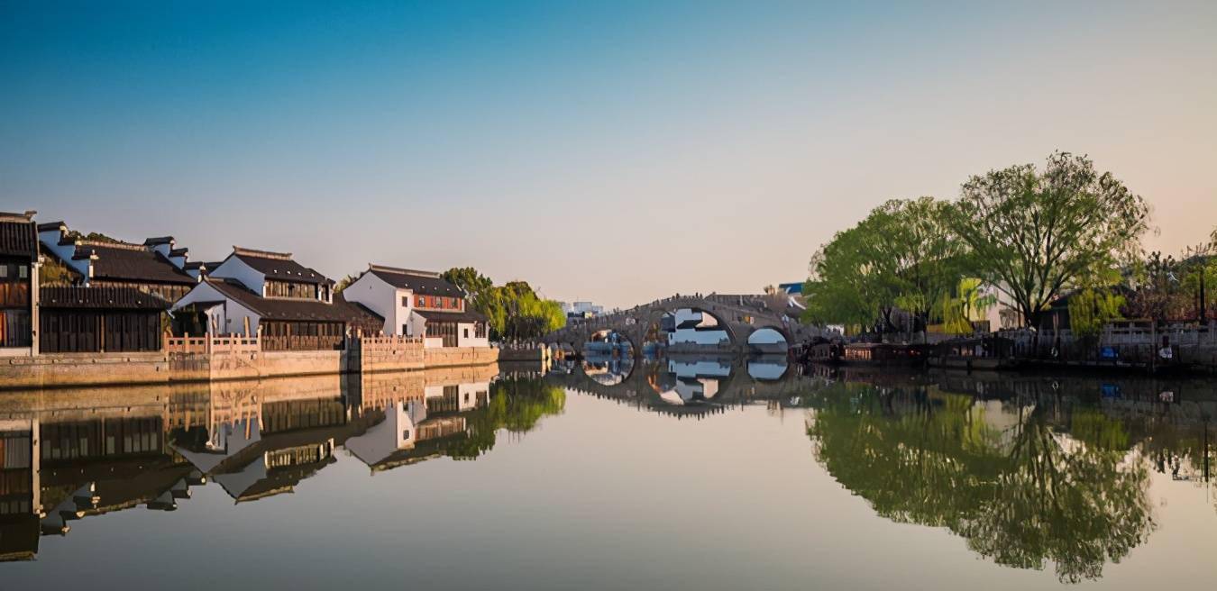 苏州吴江芦墟古镇是一个历史悠久,文化底蕴深厚的江南水乡