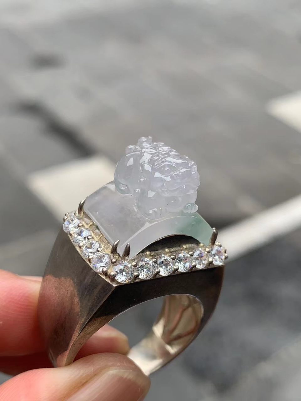 翡翠# 翡翠貔貅戒指,种老色美,质地纯净细腻,水润光泽,雕刻技术精湛