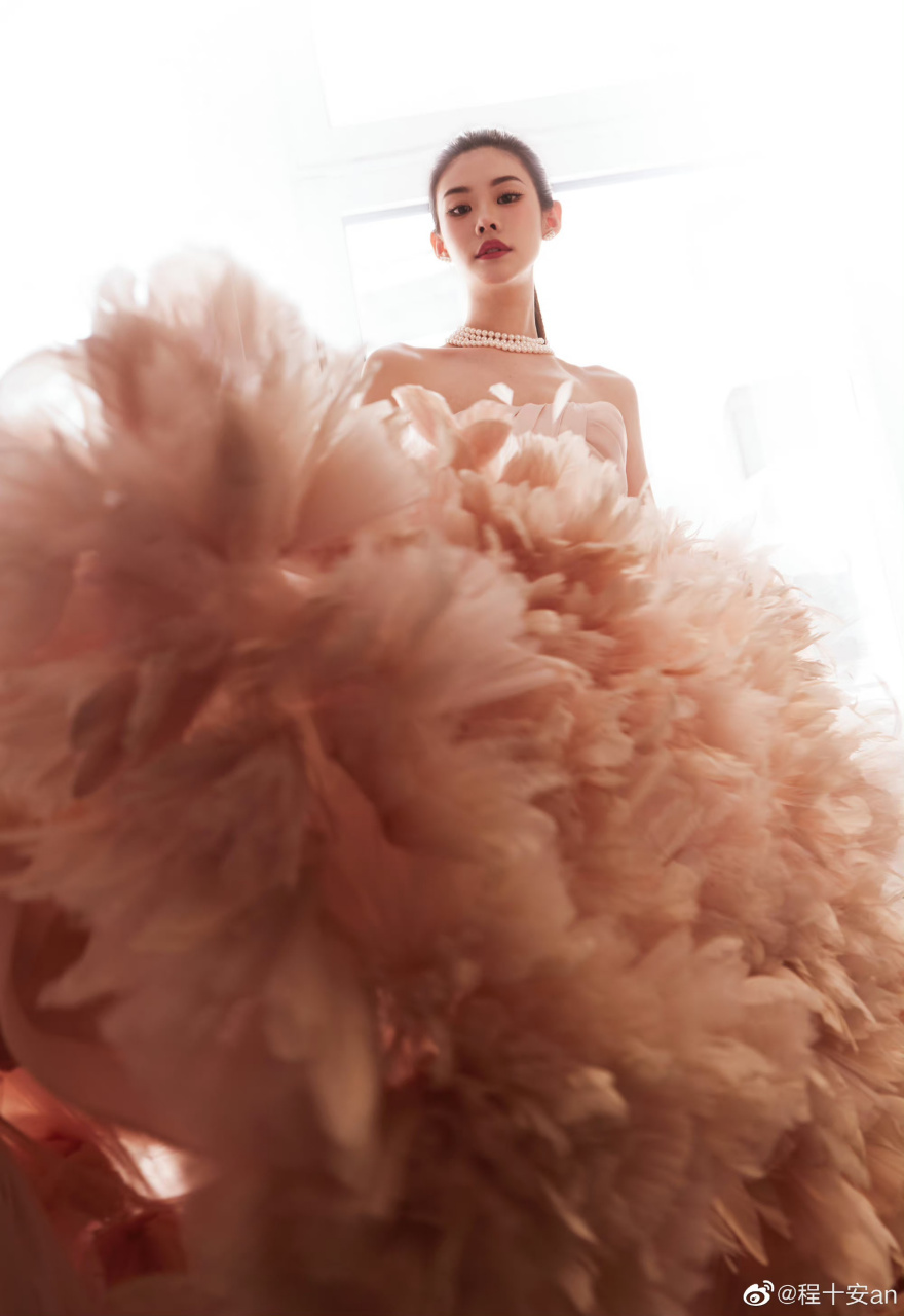 程十安和秋瓷炫,你更喜欢谁的颜值和身材?