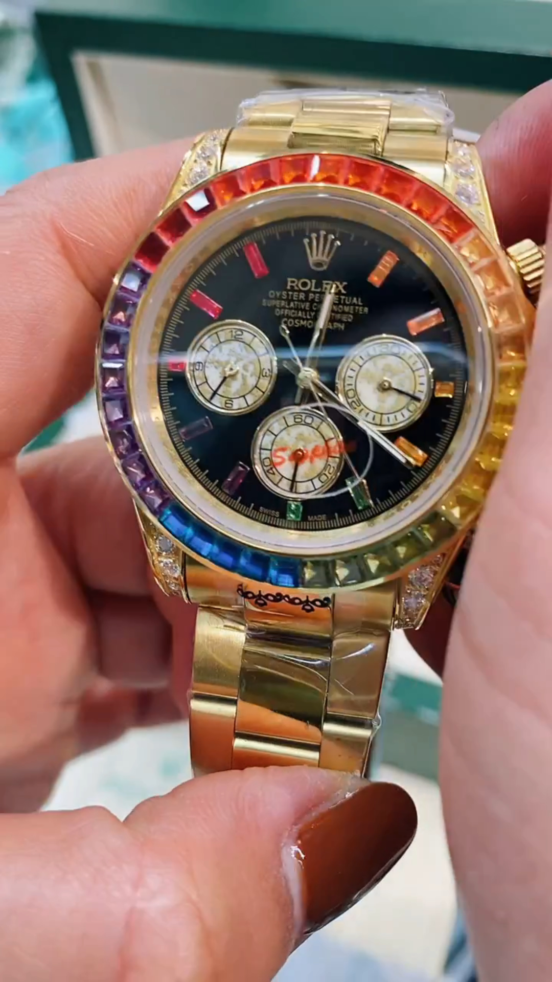 劳力士彩虹迪男士腕表,七彩镶钻镶嵌表盘精致美感十足-度小视