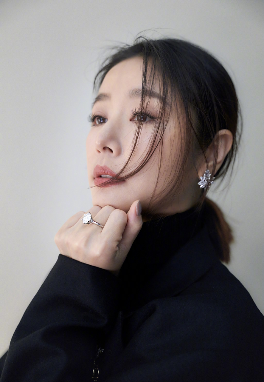 林心如# 林心如,正在为重回内娱做准备,而她也很清楚自己在内娱的