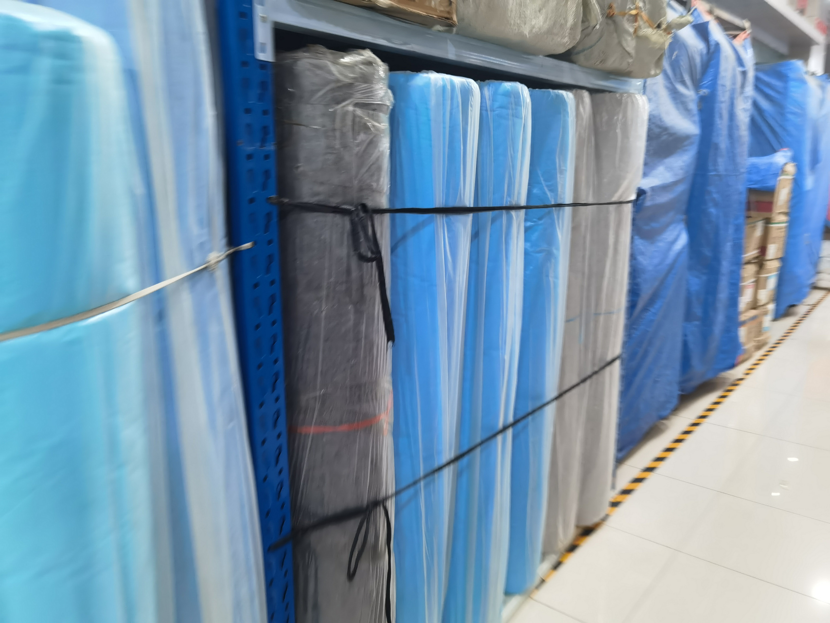 现在外出进货的风险是隐性的,也不知道什么时候会回不去,所以现在进货