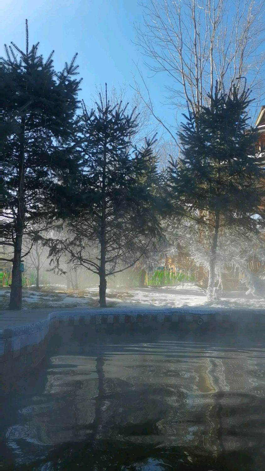 冬天亚布力的室外温泉,热气腾腾,确定这个冬天不来感受一下么