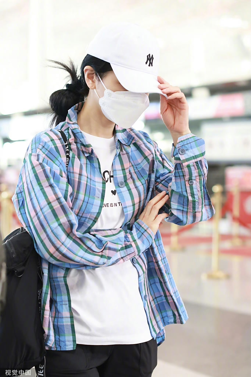 胡可北京首都机场街拍