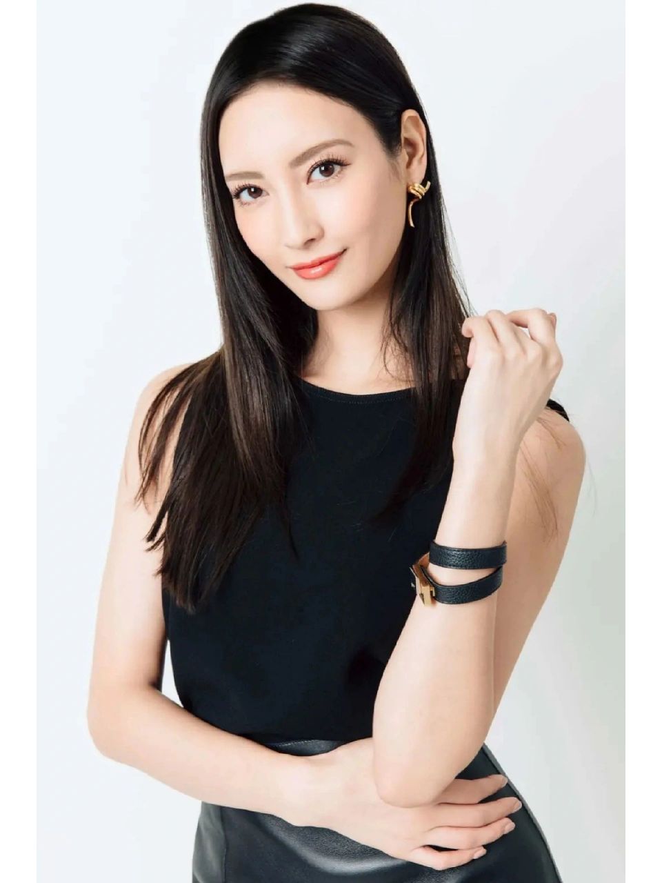 人事美魔女菜菜绪,大长腿的高冷御姐|||很多人认识菜菜绪 应该是在