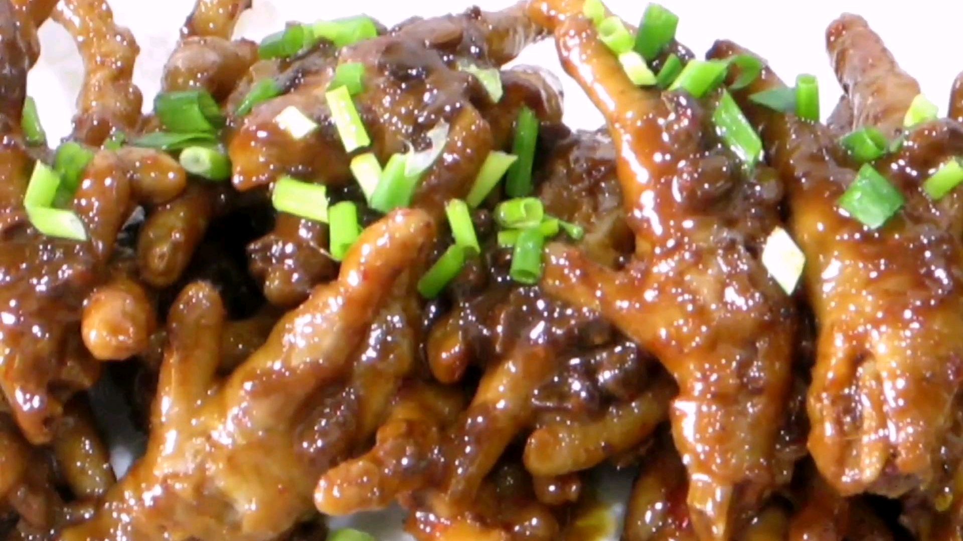 不要吃卤鸡脚泡凤爪了,川菜师傅这样做,皮糯肉香,小孩都馋哭了