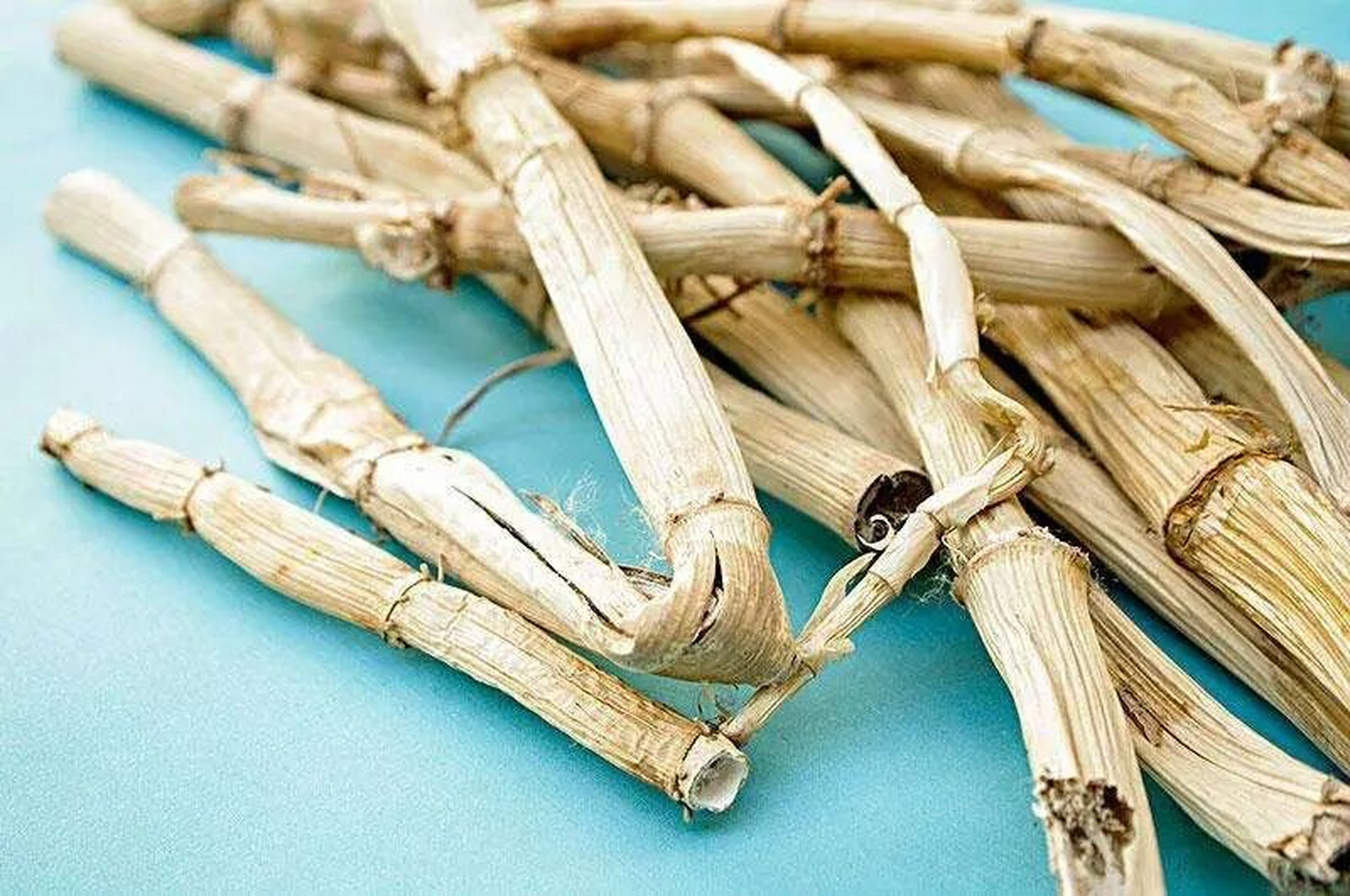 农村随处可见的野草根,专治前列腺炎  前列腺炎是让很多男性苦恼的