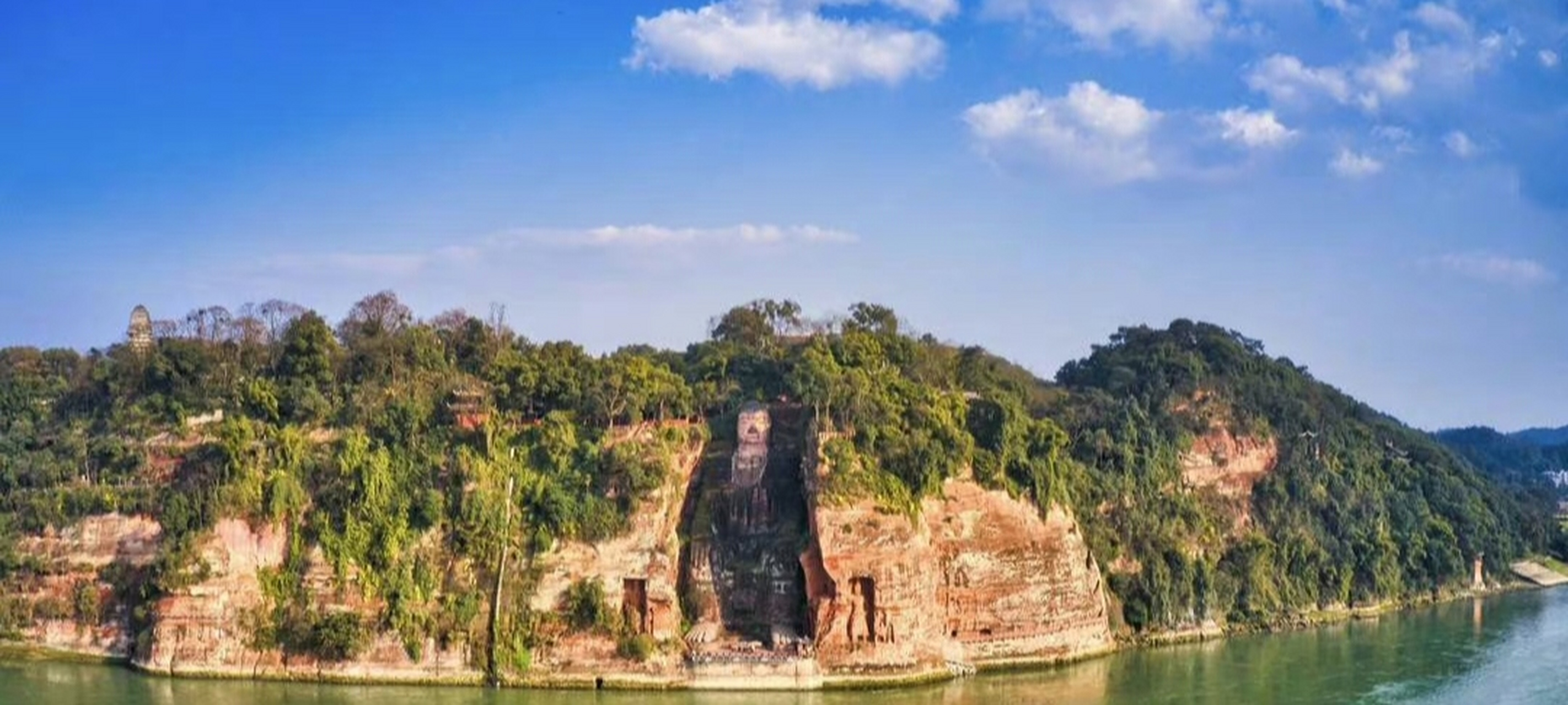 楼市下跌,佛祖被卖了  有消息称四川"前几天把乐山大佛给卖了",并配了