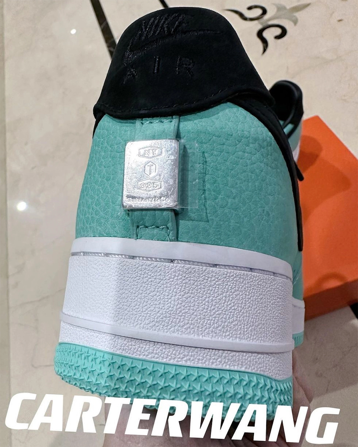tiffany & co. x nike air force 1 low出现在pantone 1837蓝色中