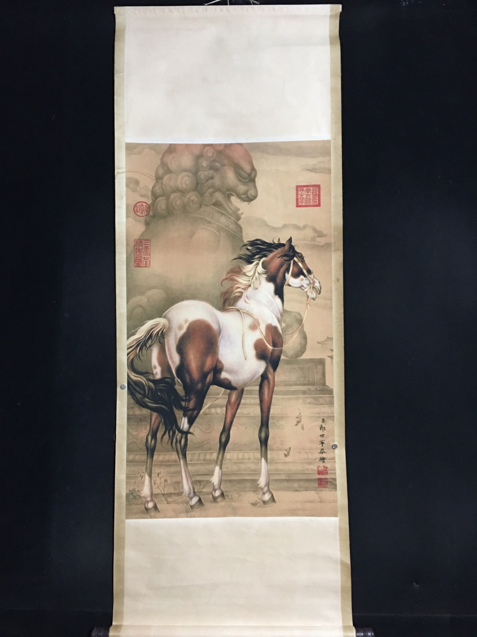 精品三尺中堂画  郎世宁马 裱好尺寸  高*宽150cm*55cm 画芯尺寸  高*