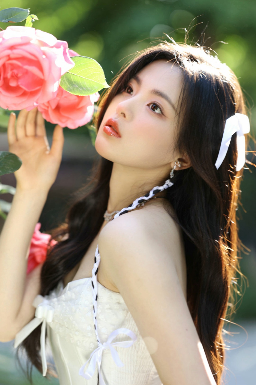 杨超越芭蕾风花仙子造型!