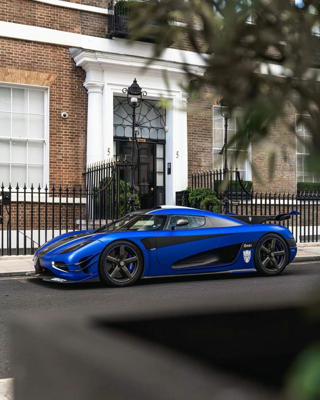 科尼赛克one:1是瑞典超级跑车制造商科尼赛克(koenigsegg)于2014年