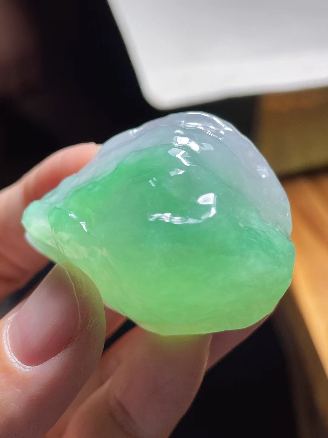 冰果绿,底子清爽,种老肉细,圆鼓鼓的