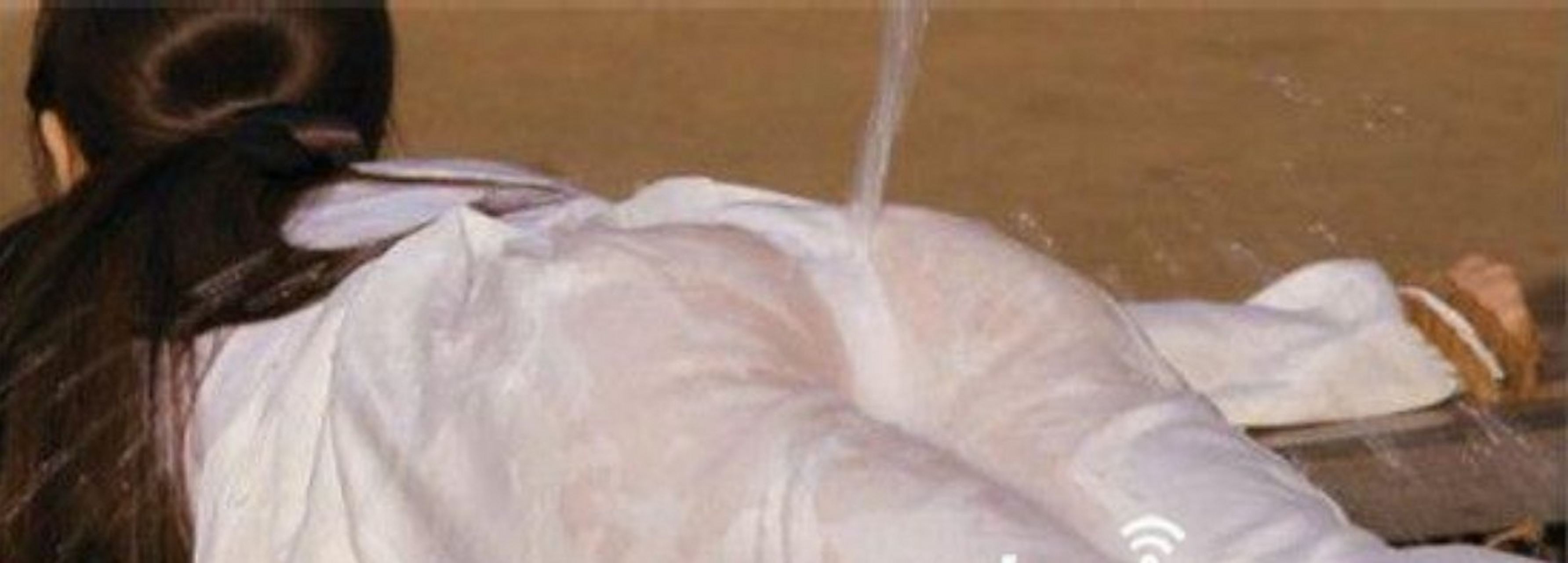 【图说】杖刑(杖责)  这个我们就很熟悉了,就是打板子,可是过去对女